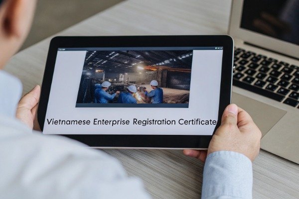 Manager in modern office setting conducting purchasing (ID#1)