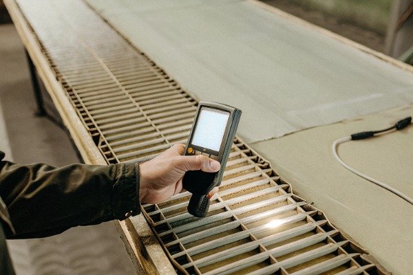 Handheld XRF analyzer scanning a metal surface for material composition testing (ID#3)