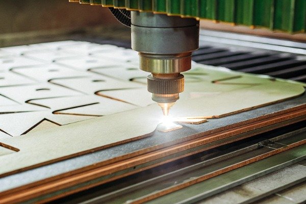 Laser cutting machine processing metal (ID#4)