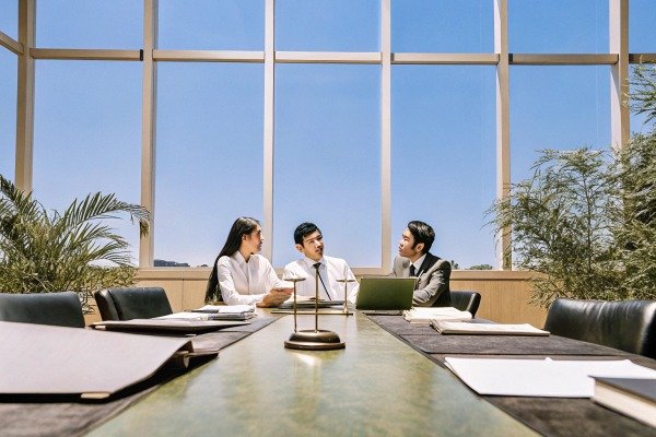 Business meeting in bright conference room (ID#4)