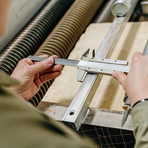 Measuring metal with caliper tool (ID#1)