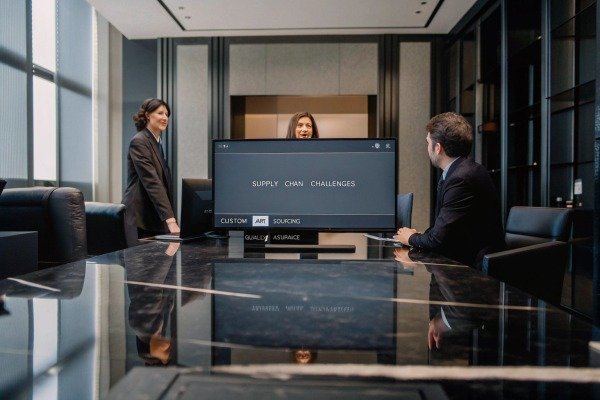 Business meeting discussing supply chain challenges (ID#5)