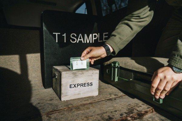 Air freight for urgent samples, prototypes, emergencies (ID#4)