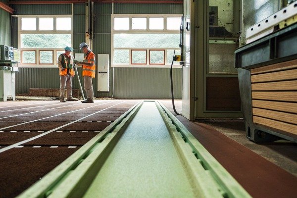 Quality risks from unstandardized manufacturers in automotive parts (ID#5)