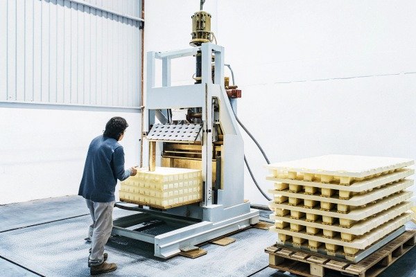 HDPE and PP selection for automotive components (ID#4)