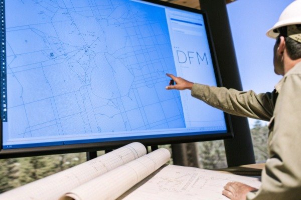 DFM feedback on wall thickness, draft angles, and cost impacts (ID#2)