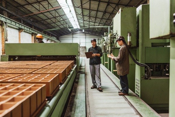 Audit machine uptime, maintenance, material handling and operator training (ID#5)