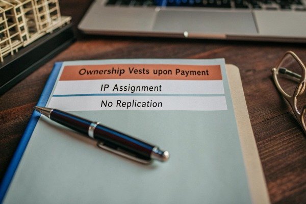 Retain blow mold ownership via payment clauses, marking, audits, records (ID#2)