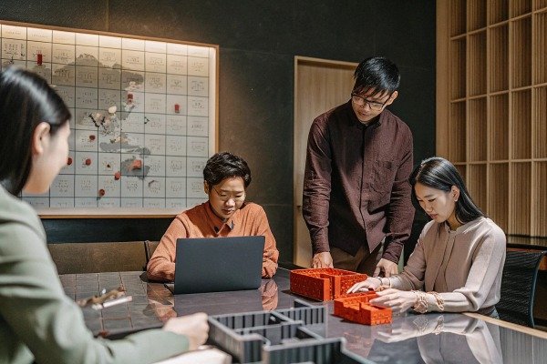 Allocate mold maintenance and storage cost responsibilities in contract (ID#5)