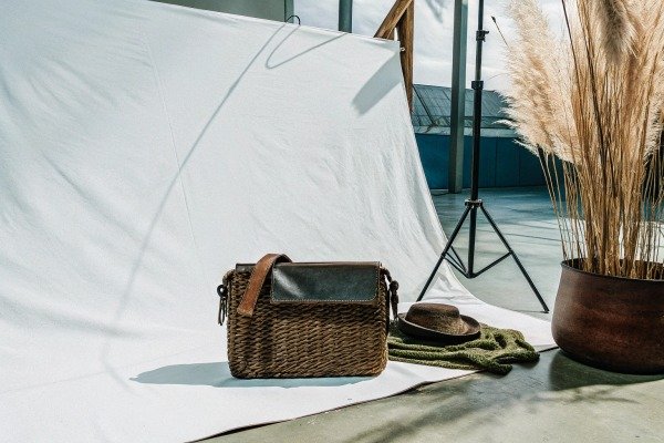 Diagram comparing tooling, unit price, and amortized costs for blow molding (ID#1)